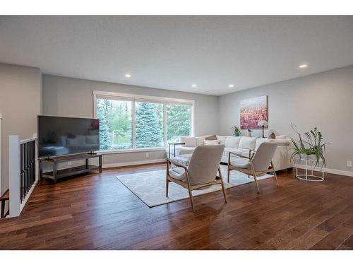 3727 37 Street Nw, Calgary, AB - Indoor Photo Showing Living Room