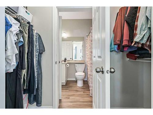 201-16 Poplar Avenue, Okotoks, AB - Indoor Photo Showing Bathroom