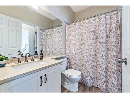 201-16 Poplar Avenue, Okotoks, AB - Indoor Photo Showing Bathroom