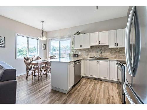 201-16 Poplar Avenue, Okotoks, AB - Indoor Photo Showing Kitchen