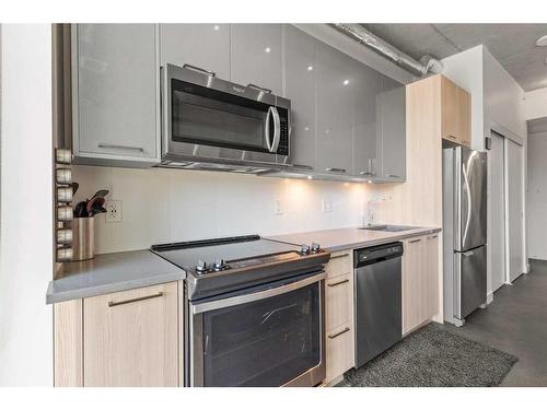 601-624 8 Avenue Se, Calgary, AB - Indoor Photo Showing Kitchen With Upgraded Kitchen