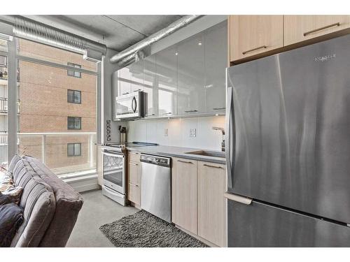 601-624 8 Avenue Se, Calgary, AB - Indoor Photo Showing Kitchen