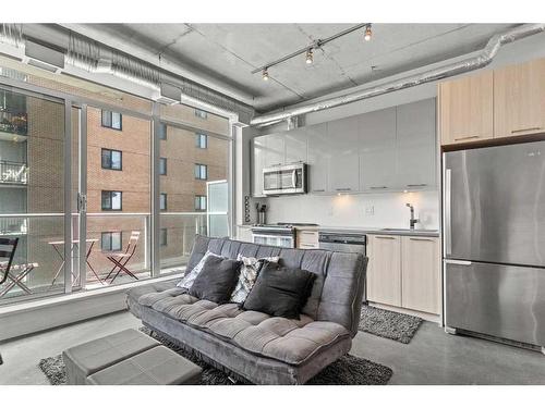 601-624 8 Avenue Se, Calgary, AB - Indoor Photo Showing Kitchen