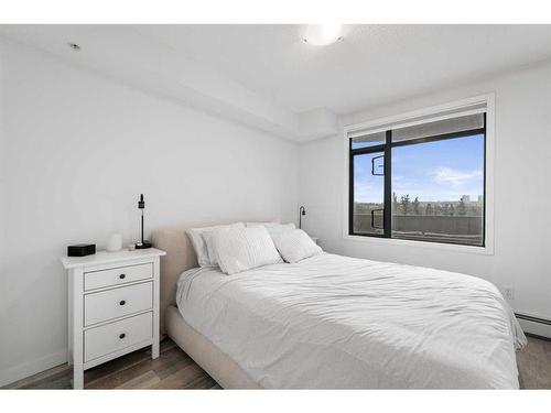 402-1121 6 Avenue Sw, Calgary, AB - Indoor Photo Showing Bedroom