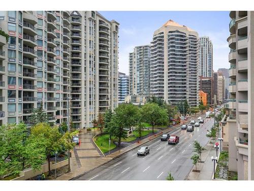 402-1121 6 Avenue Sw, Calgary, AB - Outdoor With Balcony With Facade