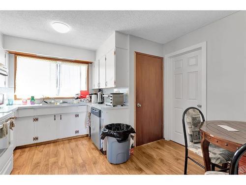 93 Marwood Circle Ne, Calgary, AB - Indoor Photo Showing Kitchen