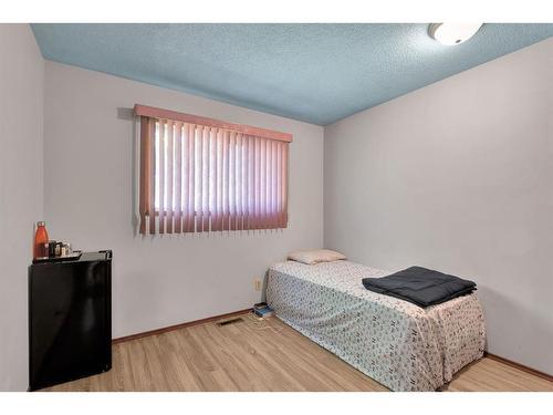 93 Marwood Circle Ne, Calgary, AB - Indoor Photo Showing Bedroom