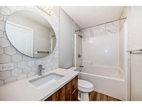 5212-200 Seton Circle Se, Calgary, AB - Indoor Photo Showing Bathroom