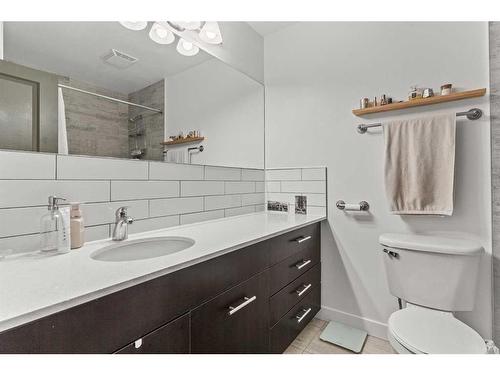 104-323 18 Avenue Sw, Calgary, AB - Indoor Photo Showing Bathroom