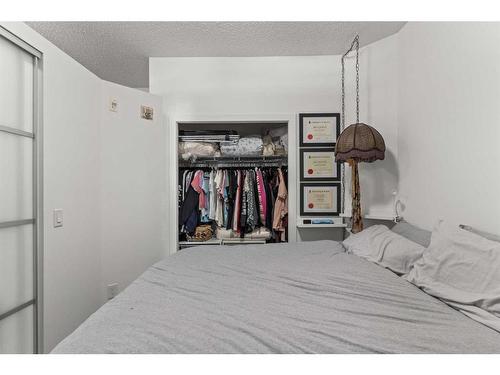 104-323 18 Avenue Sw, Calgary, AB - Indoor Photo Showing Bedroom