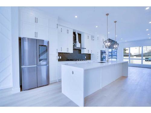 1420 41 Street Sw, Calgary, AB - Indoor Photo Showing Kitchen