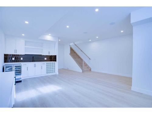 1420 41 Street Sw, Calgary, AB - Indoor Photo Showing Kitchen