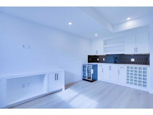 1420 41 Street Sw, Calgary, AB - Indoor Photo Showing Kitchen