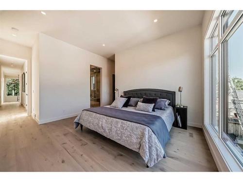 2210 4 Avenue Nw, Calgary, AB - Indoor Photo Showing Bedroom