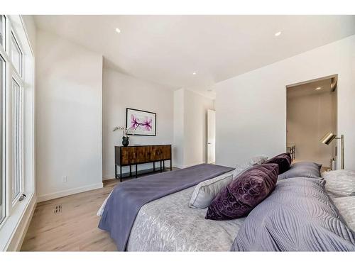 2210 4 Avenue Nw, Calgary, AB - Indoor Photo Showing Bedroom