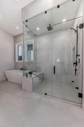 2210 4 Avenue Nw, Calgary, AB - Indoor Photo Showing Bathroom