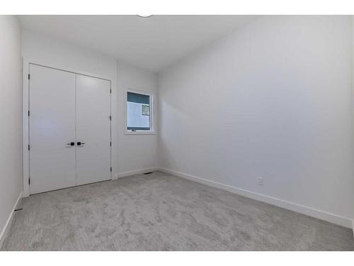 2210 4 Avenue Nw, Calgary, AB - Indoor Photo Showing Other Room