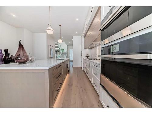 2210 4 Avenue Nw, Calgary, AB - Indoor Photo Showing Kitchen With Upgraded Kitchen