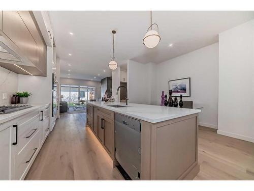 2210 4 Avenue Nw, Calgary, AB - Indoor Photo Showing Kitchen With Upgraded Kitchen