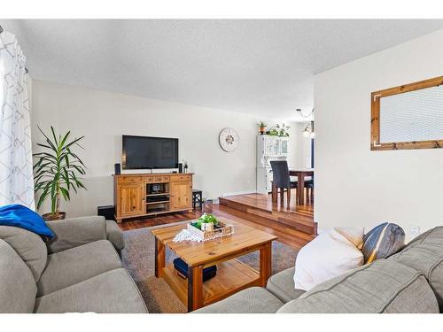 5826 Imperial Drive, Olds, AB - Indoor Photo Showing Living Room