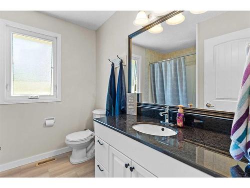 5826 Imperial Drive, Olds, AB - Indoor Photo Showing Bathroom