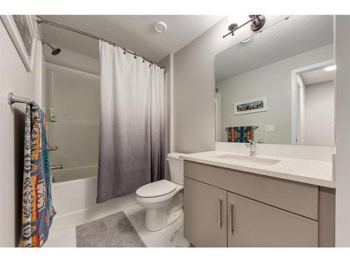 225 Masters Crescent Se, Calgary, AB - Indoor Photo Showing Bathroom