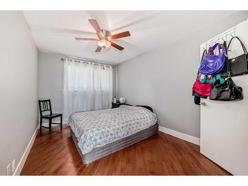 361 Killarney Glen Court Sw, Calgary, AB - Indoor Photo Showing Bedroom