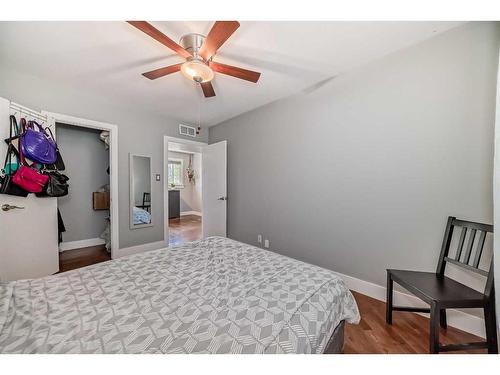 361 Killarney Glen Court Sw, Calgary, AB - Indoor Photo Showing Bedroom