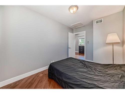 361 Killarney Glen Court Sw, Calgary, AB - Indoor Photo Showing Bedroom