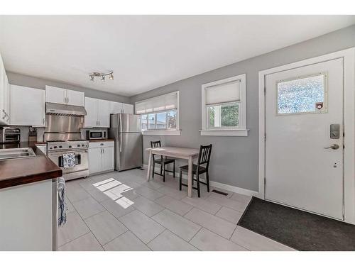 361 Killarney Glen Court Sw, Calgary, AB - Indoor Photo Showing Kitchen