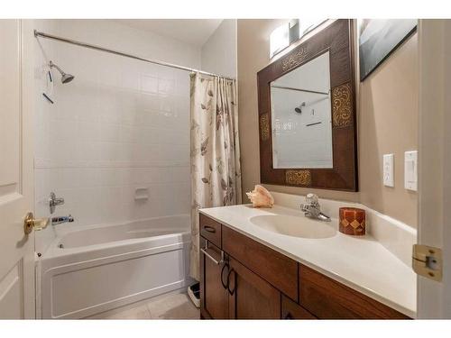 119-2144 Paliswood Road Sw, Calgary, AB - Indoor Photo Showing Bathroom