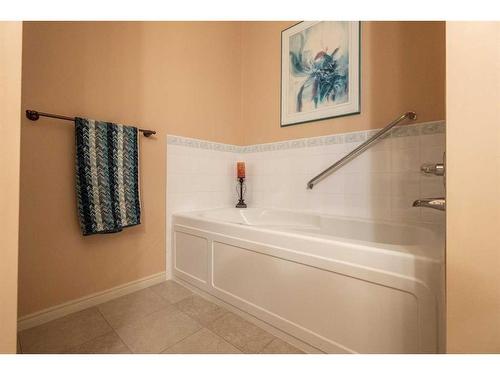 119-2144 Paliswood Road Sw, Calgary, AB - Indoor Photo Showing Bathroom