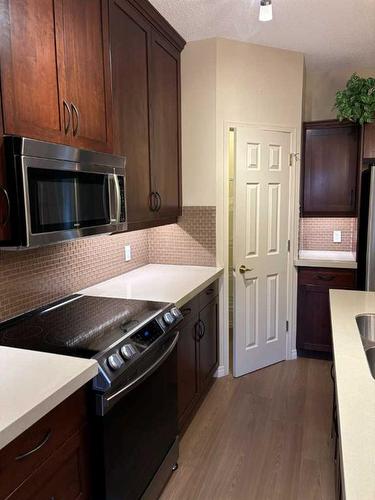 119-2144 Paliswood Road Sw, Calgary, AB - Indoor Photo Showing Kitchen