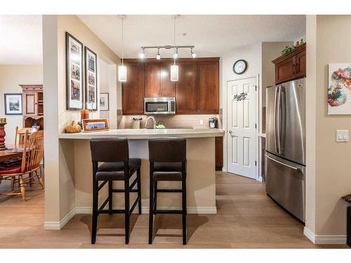 119-2144 Paliswood Road Sw, Calgary, AB - Indoor Photo Showing Kitchen With Upgraded Kitchen