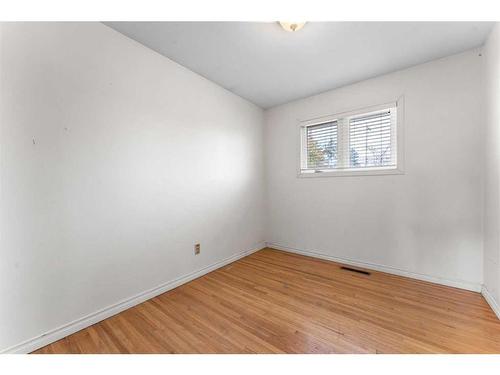 68 Sackville Drive Sw, Calgary, AB - Indoor Photo Showing Other Room