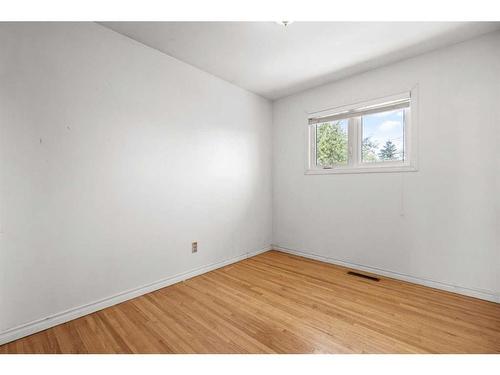 68 Sackville Drive Sw, Calgary, AB - Indoor Photo Showing Other Room