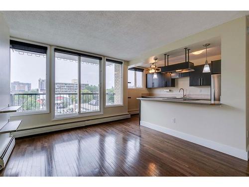 302-505 19 Avenue Sw, Calgary, AB - Indoor Photo Showing Kitchen