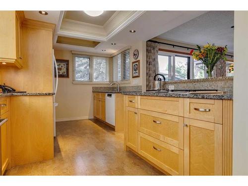 3315 Palliser Drive Sw, Calgary, AB - Indoor Photo Showing Kitchen