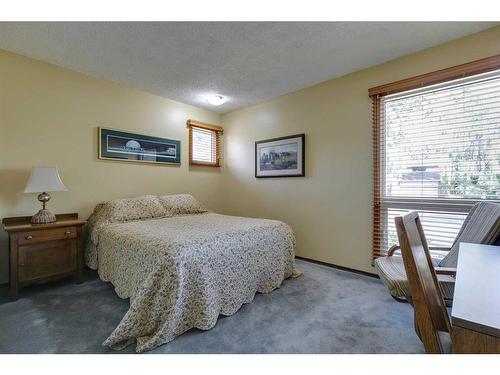 3315 Palliser Drive Sw, Calgary, AB - Indoor Photo Showing Bedroom