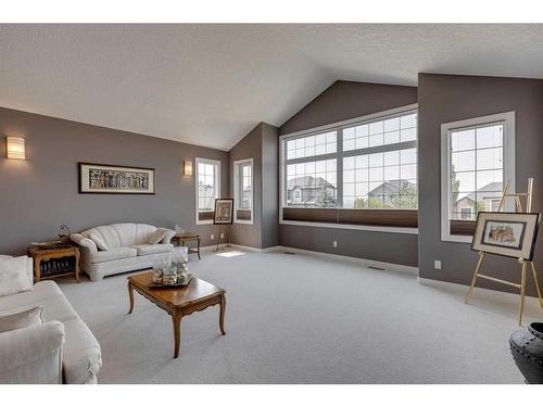 189 Cranleigh Terrace Se, Calgary, AB - Indoor Photo Showing Living Room