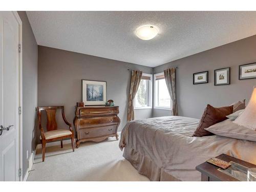 189 Cranleigh Terrace Se, Calgary, AB - Indoor Photo Showing Bedroom