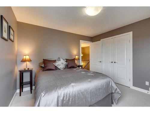 189 Cranleigh Terrace Se, Calgary, AB - Indoor Photo Showing Bedroom