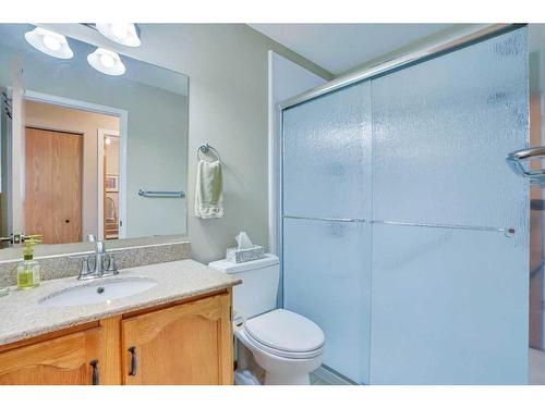 184 Hunterhorn Drive Ne, Calgary, AB - Indoor Photo Showing Bathroom