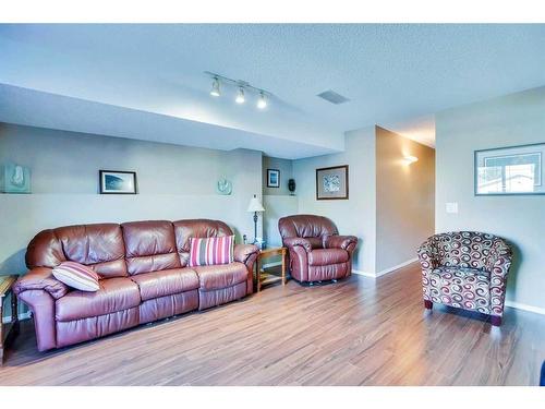 184 Hunterhorn Drive Ne, Calgary, AB - Indoor Photo Showing Living Room