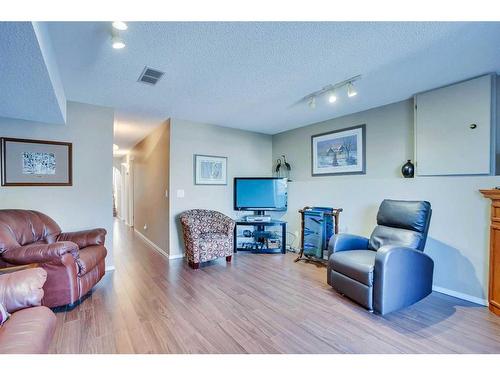 184 Hunterhorn Drive Ne, Calgary, AB - Indoor Photo Showing Living Room