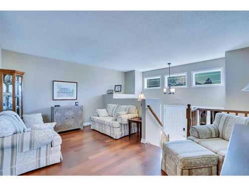 184 Hunterhorn Drive Ne, Calgary, AB - Indoor Photo Showing Living Room