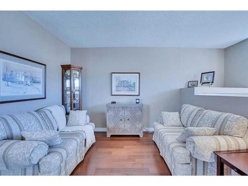 184 Hunterhorn Drive Ne, Calgary, AB - Indoor Photo Showing Living Room