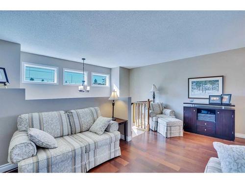 184 Hunterhorn Drive Ne, Calgary, AB - Indoor Photo Showing Living Room