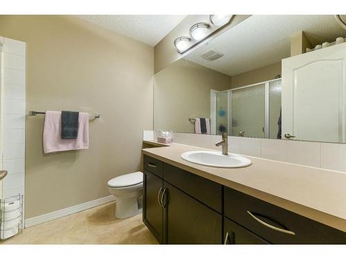 109-1 Crystal Green Lane, Okotoks, AB - Indoor Photo Showing Bathroom