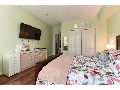 109-1 Crystal Green Lane, Okotoks, AB - Indoor Photo Showing Bedroom